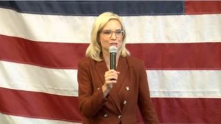 Hinson makes campaign stop in Davenport