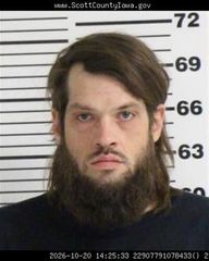 Rock Island man arrested after allegedly trying to meet underage girl in Davenport