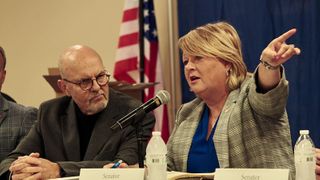  Proposed closing of 4 low-level prison facilities draws sharp rebuke in Du Quoin 