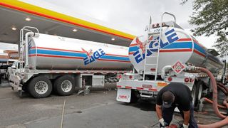  Reynolds pauses driver regulations to improve fuel transportation in Iowa