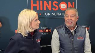 Hinson rallies in Ames with former Iowa assistant coach Bruce Pearl