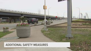 Following fatal incident, Iowa DOT installs temporary barriers on I-74 bike path