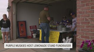 Muscatine 13U baseball team hosts lemonade stand for Uvalde families