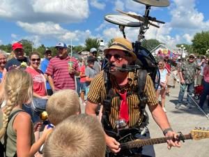 Bandaloni delights young and old at Iowa State Fair with one-man band
